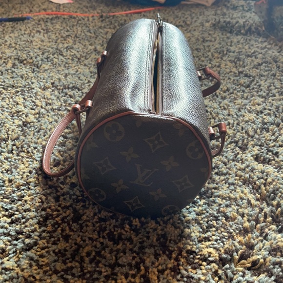 Preowned Louis Vuitton Damier Papillon Roll bag. - Picture 2 of 8